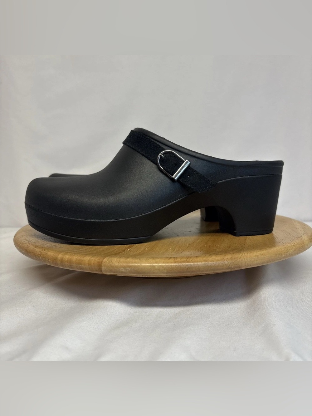 Crocs Womens Sarah Clog Mule 9 Black Comfort Heeled Leather Strap Buckle Slip On
